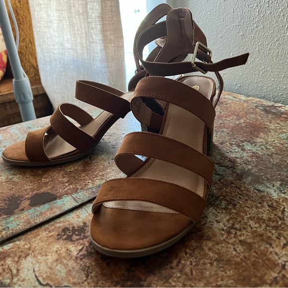 Size 12 Brown Strappy Block Heels - Picture 1 of 4